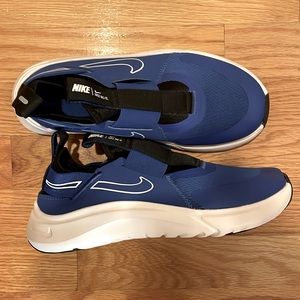NWOT Nike Kids' Grade School Flex Plus Running Shoes Blue Boys Size 5